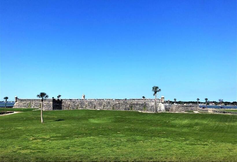 Номер Superior, St George Inn  Saint Augustine