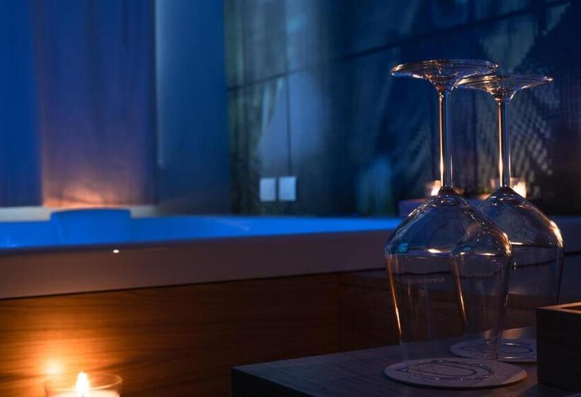 سوییت با استخر, Archè Design Rooms And Suites