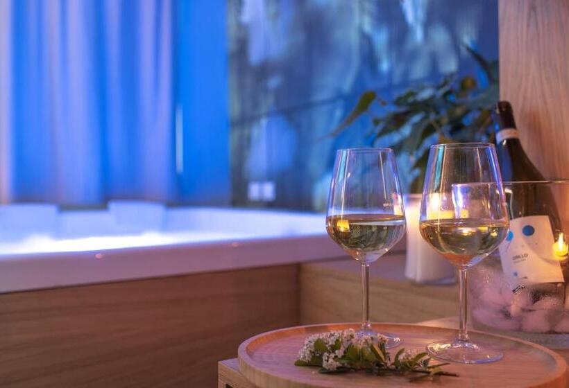 سوییت با استخر, Archè Design Rooms And Suites