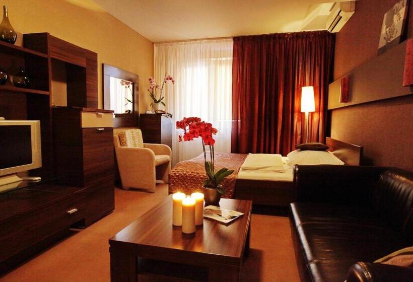 Люкс Семейный 2 Спальни, City Hotel Nitra