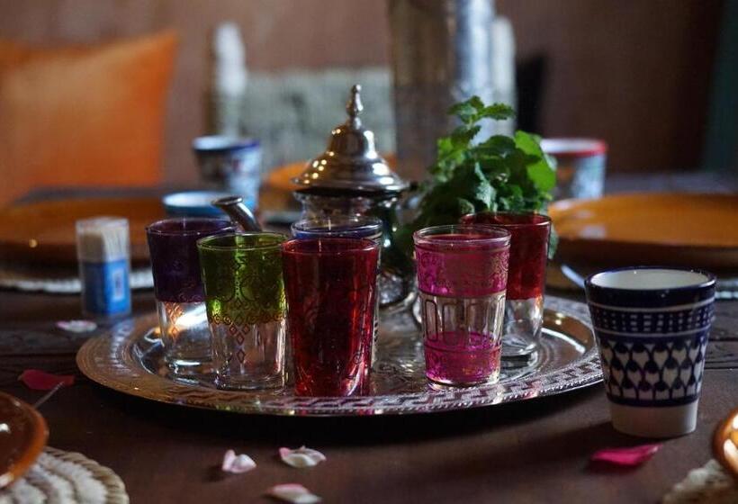 اتاق استاندارد سه نفره, Berber Nomad Kasbah