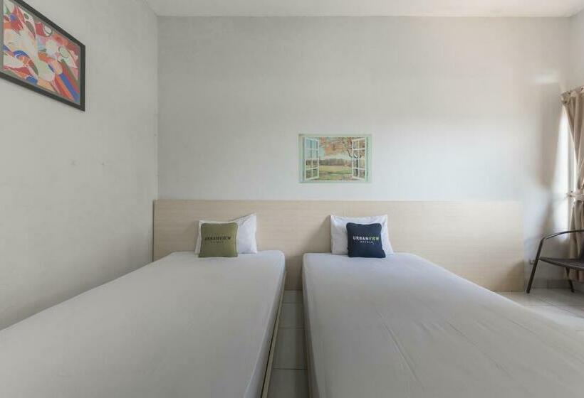 Номер Стандарт, Urbanview Hotel D Pineapple Villa Ciater By Reddoorz