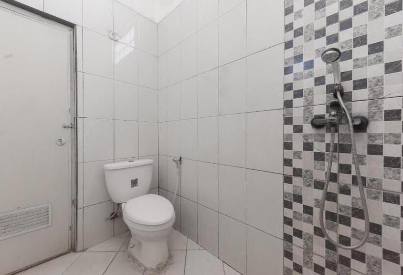 Номер Стандарт, Urbanview Hotel D Pineapple Villa Ciater By Reddoorz
