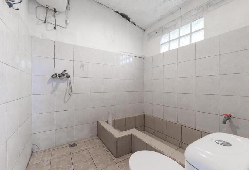 Номер Deluxe, Urbanview Hotel D Pineapple Villa Ciater By Reddoorz