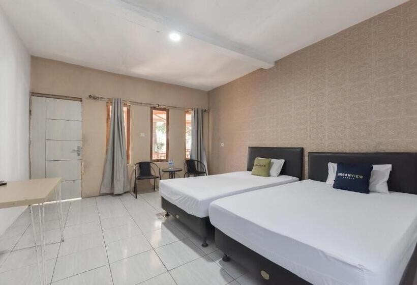 Номер Deluxe, Urbanview Hotel D Pineapple Villa Ciater By Reddoorz