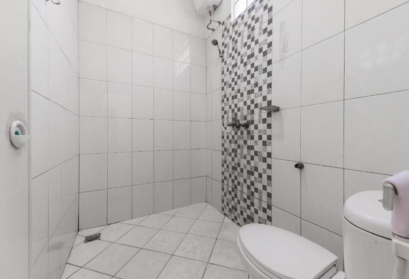 Номер Стандарт, Urbanview Hotel D Pineapple Villa Ciater By Reddoorz