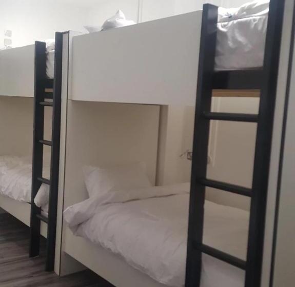 تختخواب در اتاق مشترک, Rahman Hostel