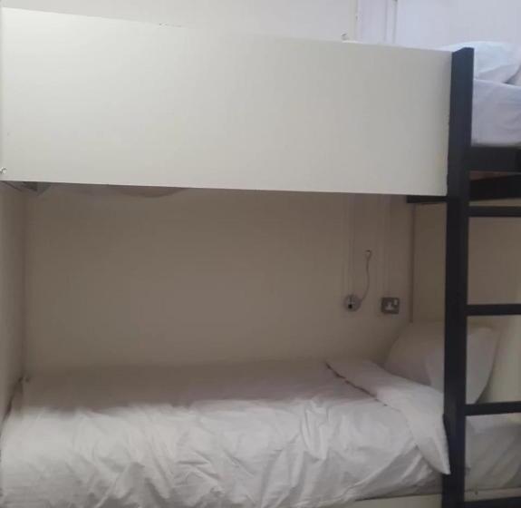 تختخواب در اتاق مشترک, Rahman Hostel