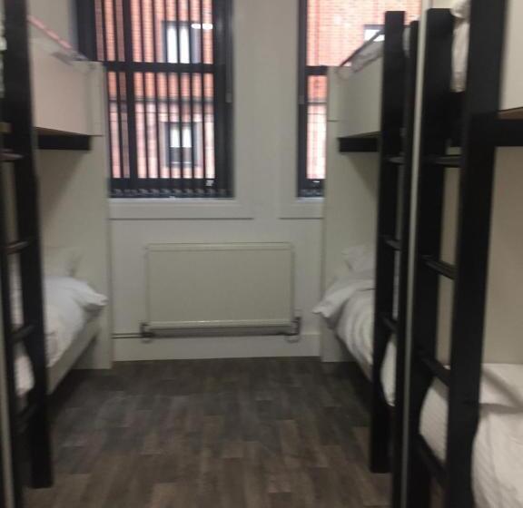 تختخواب در اتاق مشترک, Rahman Hostel