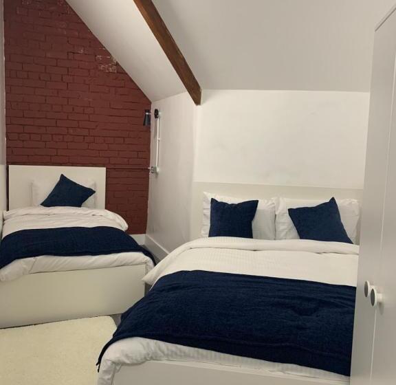 اتاق استاندارد سه نفره, Rahman Hostel