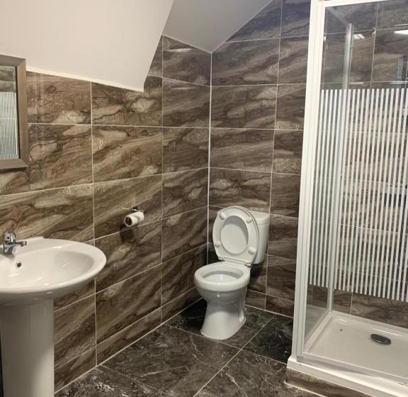 اتاق استاندارد سه نفره, Rahman Hostel