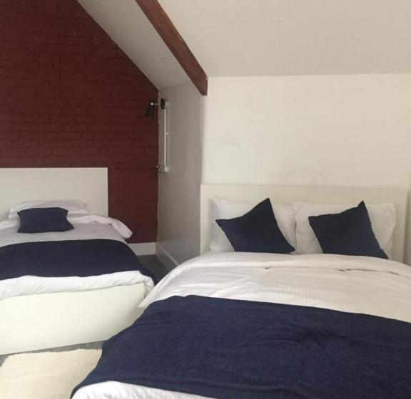 اتاق استاندارد سه نفره, Rahman Hostel