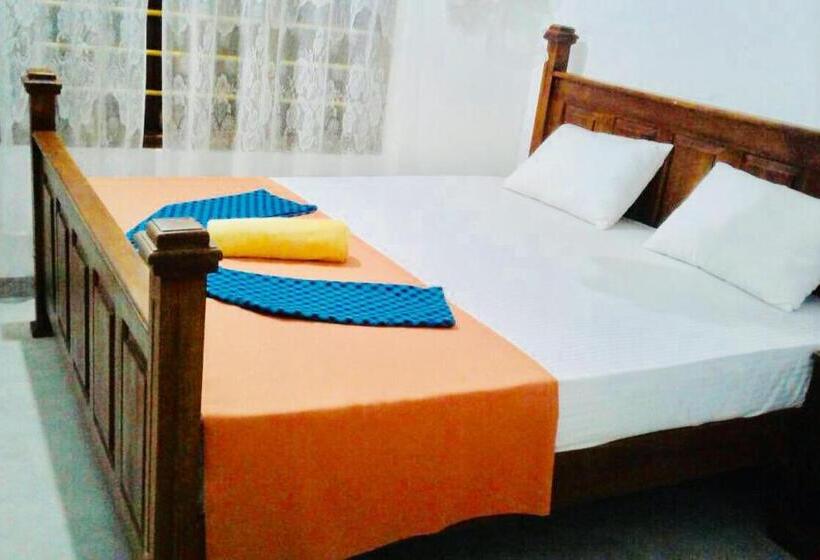 اتاق اکونومی, Mum&dad House