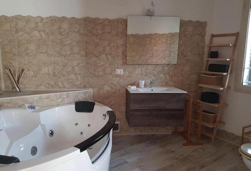 اتاق لوکس, La Porta Dell'alcantara