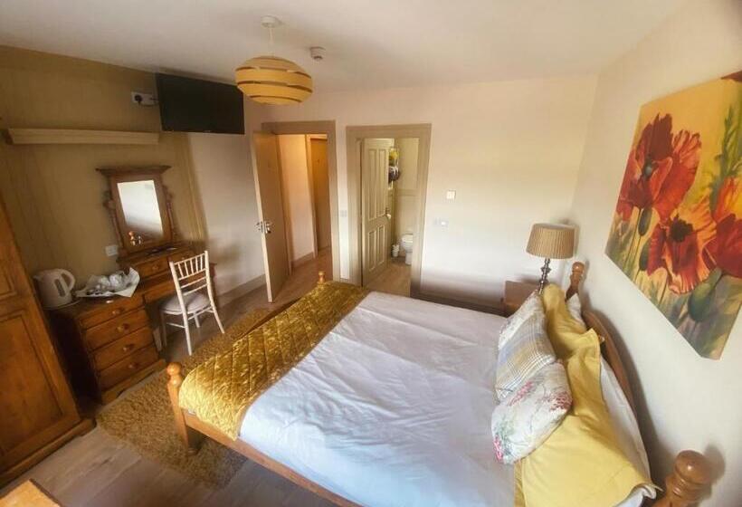 Номер Стандарт Трехместный, Dulrush Lodge Guest House, Restaurant And Self Catering
