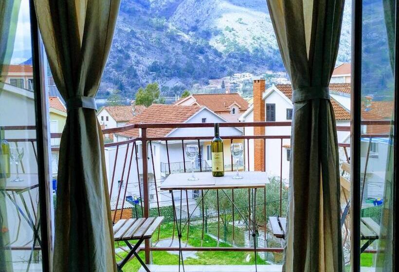 سوئیت با بالکن, Rooms & Apartments Vukasović