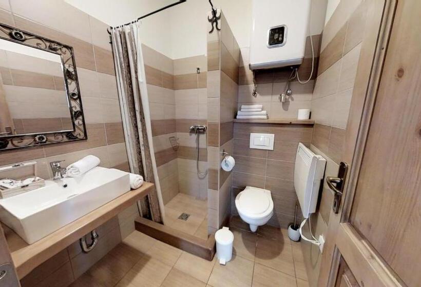 Трехместный Номер Deluxe, Tóth Vendégház és Apartmanház újfehértó
