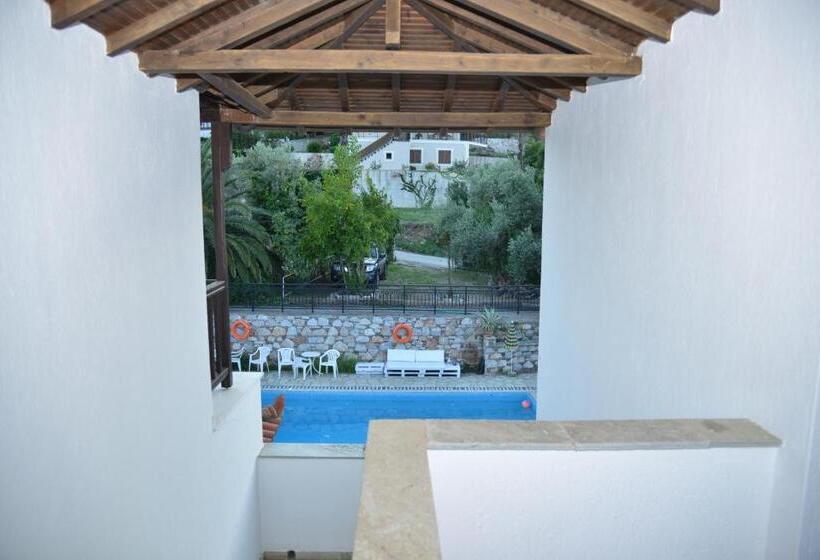 Полулюкс Одноместный с Террасой, Anofli Suites