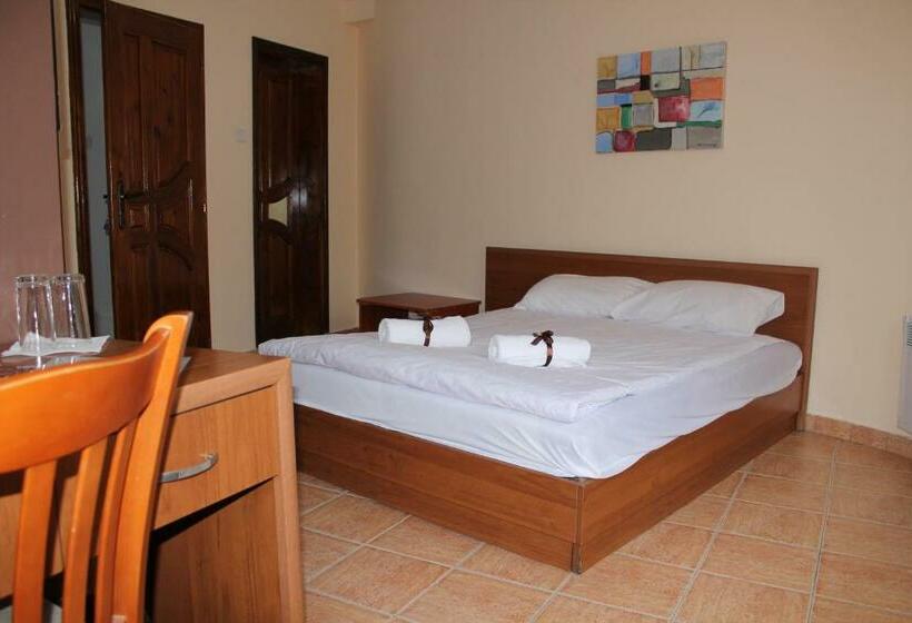 اتاق استاندارد, Family Hotel Square
