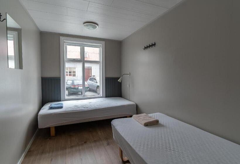 تختخواب در اتاق مشترک, Isafjordur Hostel