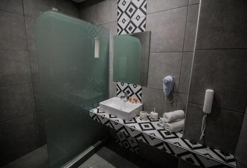 سوییت سوپریور, Maroula Studios