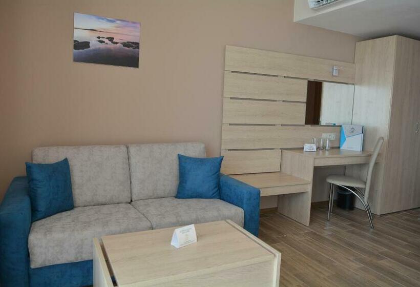 Люкс с Балконом, Royal Grand Hotel And Spa   All Inclusive And Free Beach Accsess