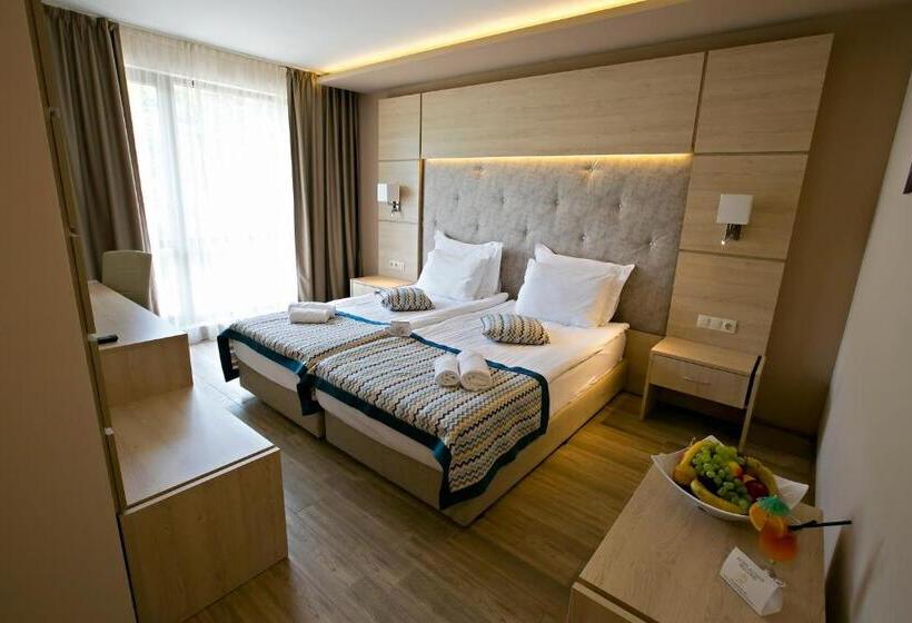 Номер Deluxe Вид на Море Боковой, Royal Grand Hotel And Spa   All Inclusive And Free Beach Accsess