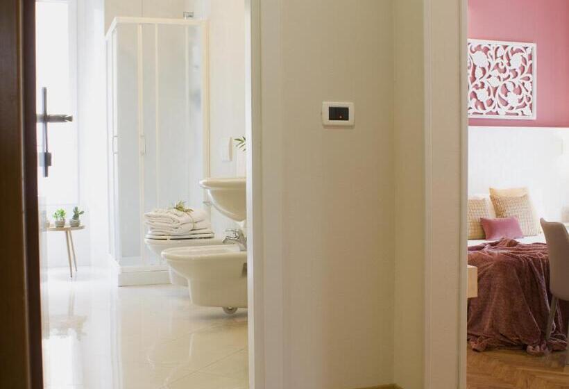 Quarto Triplo Estandar com Sacada, Accanto Al Centro B&b