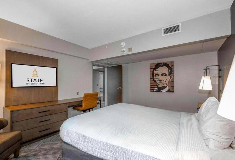 Standard Szoba King Size Bed, State House Inn