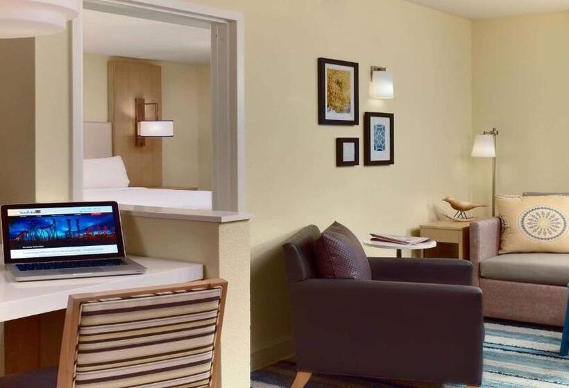 מיטת קינג בסוויטה, Staybridge Suites Burlington   Boston, An Ihg