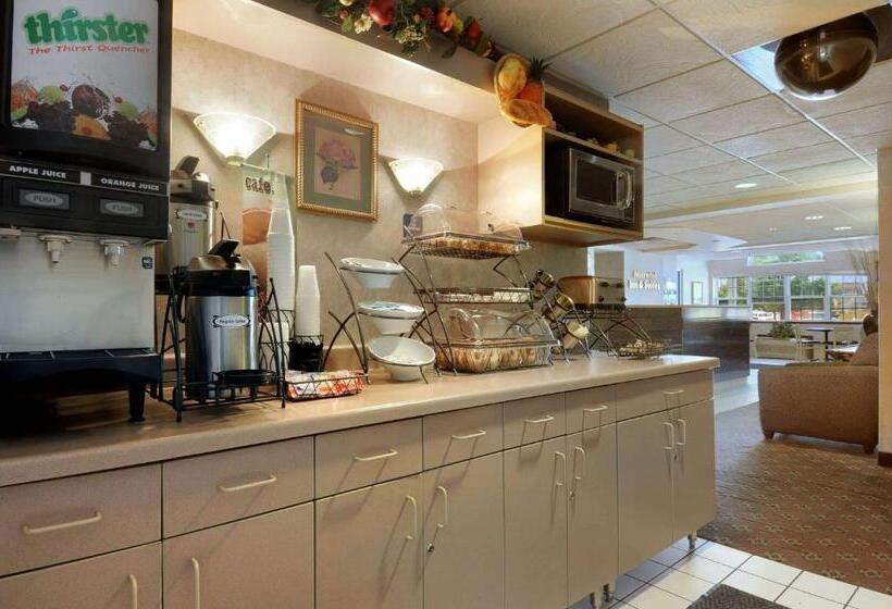 Номер Стандарт Кровать Кинг Адаптированный для Инвалидов, Microtel Inn & Suites By Wyndham Bloomington Msp Airport