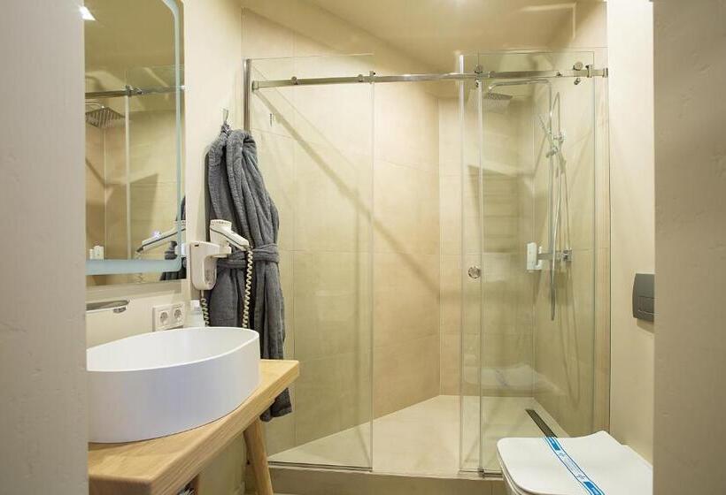 اتاق استاندارد سه نفره, Forest Hill Hotel & Spa