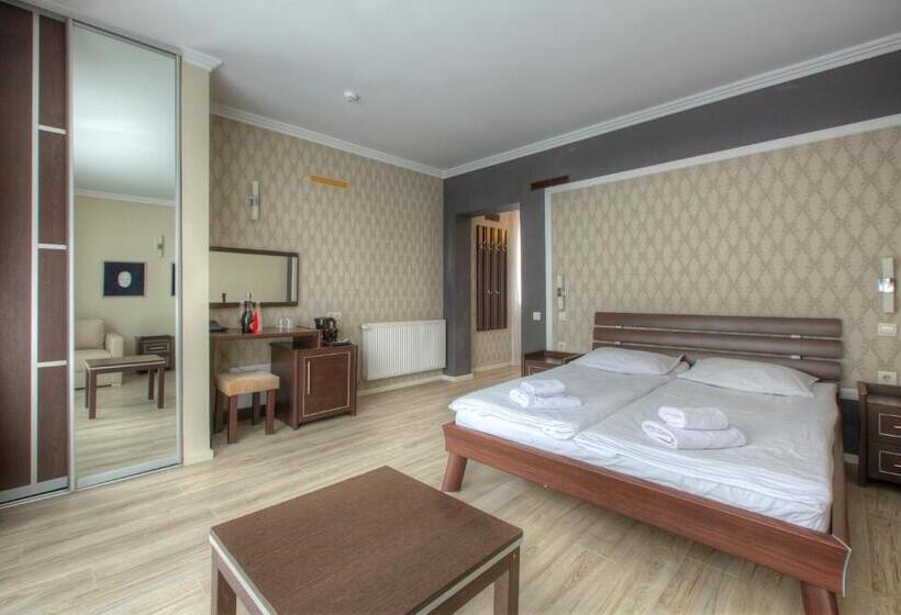 اتاق استاندارد سه نفره, Forest Hill Hotel & Spa