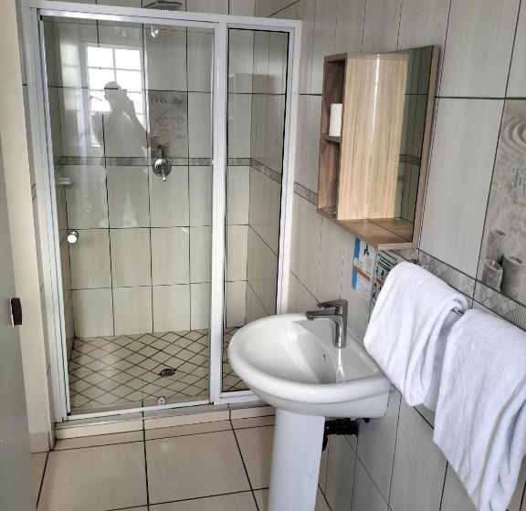 Четырехместный Номер Стандарт, Ecotel Southgate