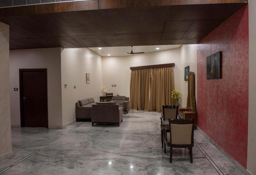 Люкс Вид на Сад, Sun Hotel And Resort, Mount Abu
