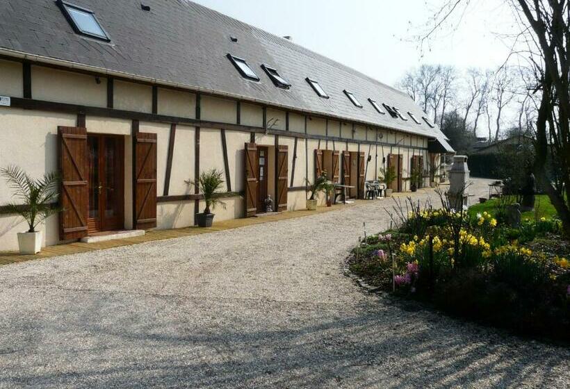 Пятиместный Стандартный Номер, Chambres D Hôte Du Domaine De La Reine Blanche