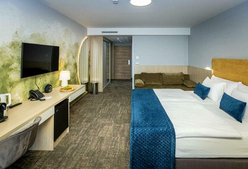 Suite with lake view, Nádas Tó Park