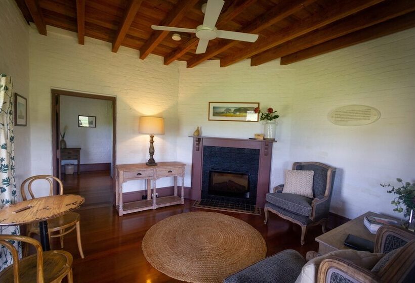 프리미엄 스위트, The Barracks, Tocal