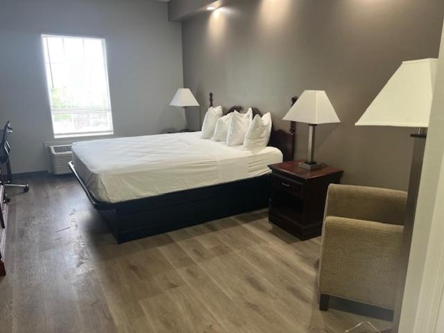 חדר סטנדרט עם מיטת קינג, Baymont By Wyndham Lakeland