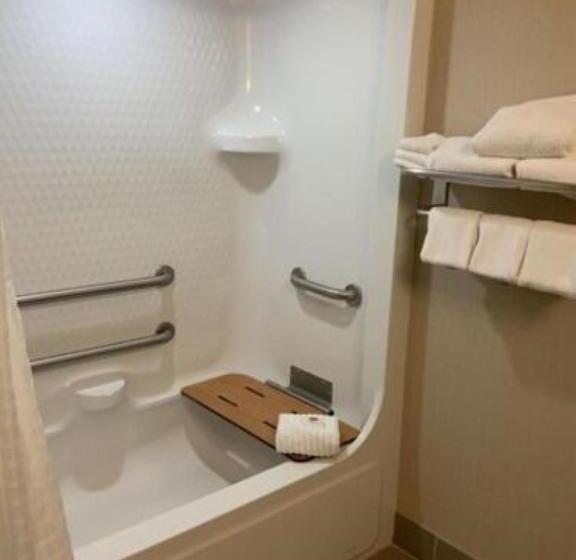 Номер Стандарт Адаптированный для Инвалидов, Comfort Inn & Suites West Chester   North Cincinnati