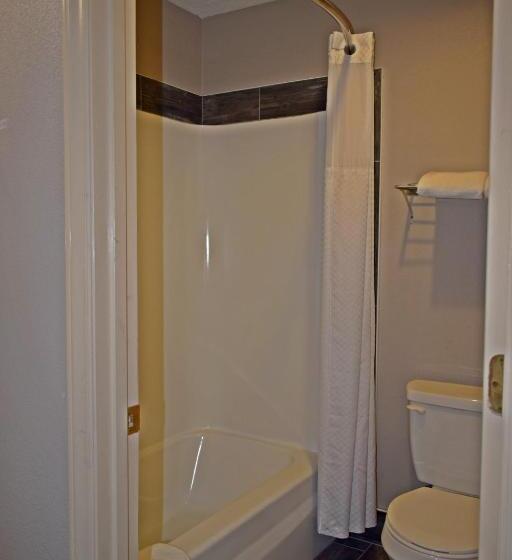 Люкс Deluxe Кровать Кинг, Super 8 By Wyndham Fort Chiswell Wytheville Area