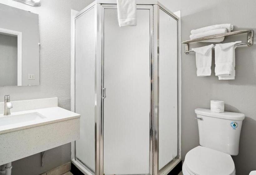اتاق لوکس, Travelers Inn Medford