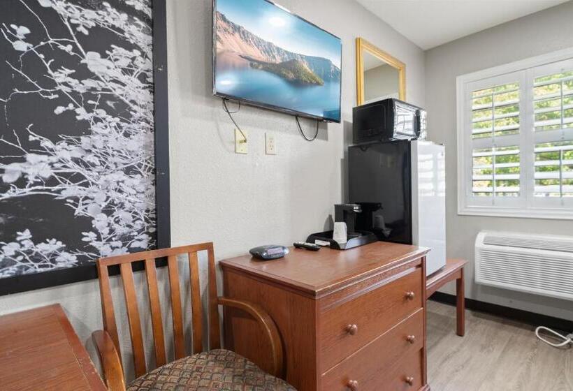 اتاق لوکس, Travelers Inn Medford