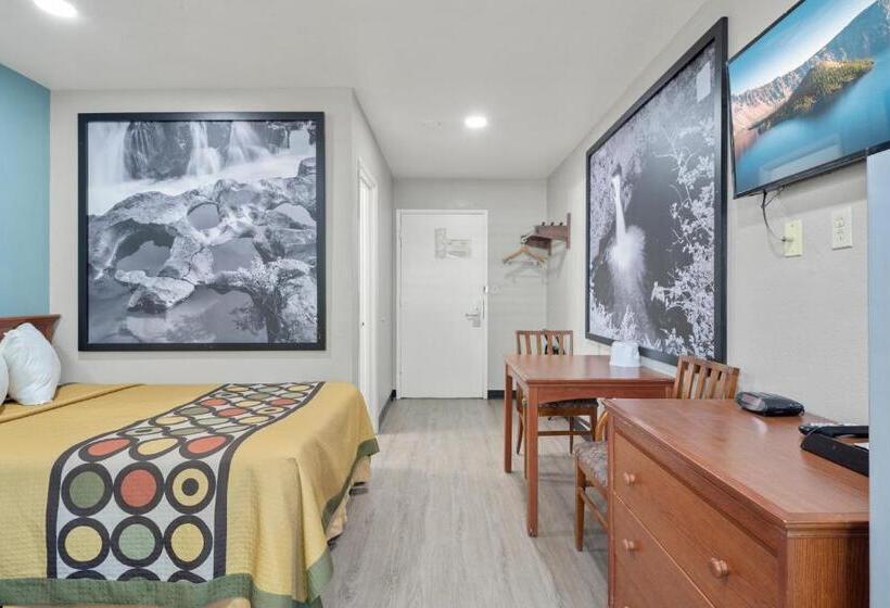 اتاق لوکس, Travelers Inn Medford