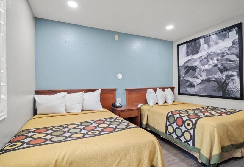 اتاق لوکس, Travelers Inn Medford