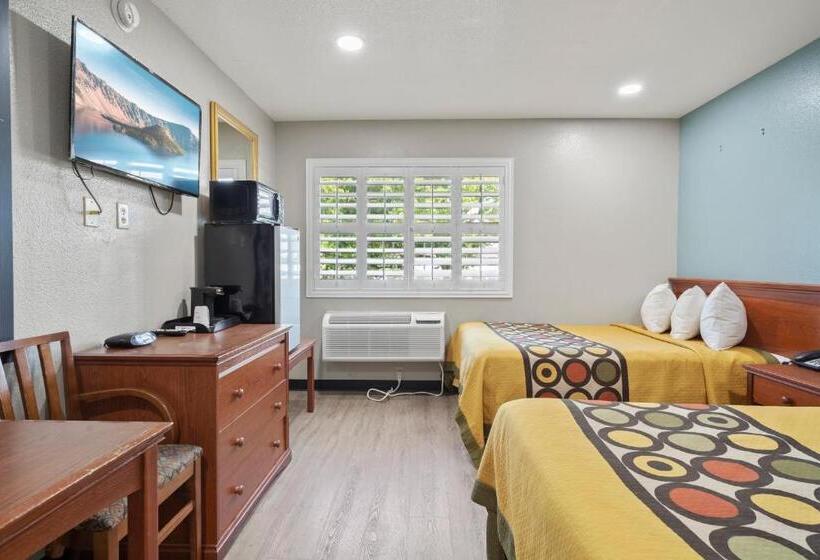 اتاق لوکس, Travelers Inn Medford