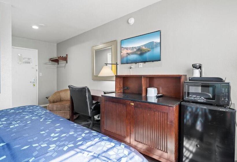 اتاق لوکس با تخت بزرگ, Travelers Inn Medford