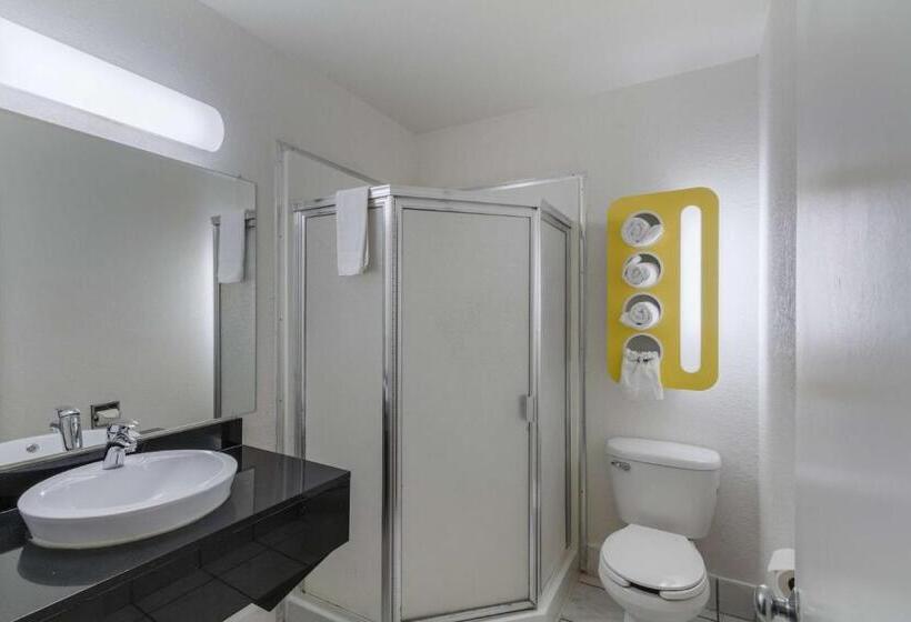 标准间, Motel 6 Oshkosh, Wi