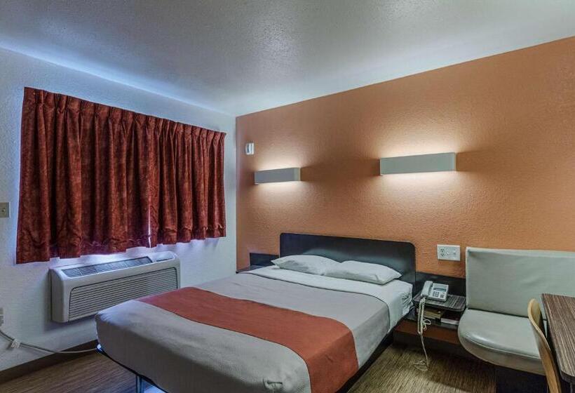 适合残疾人使用的标准间, Motel 6 Oshkosh, Wi