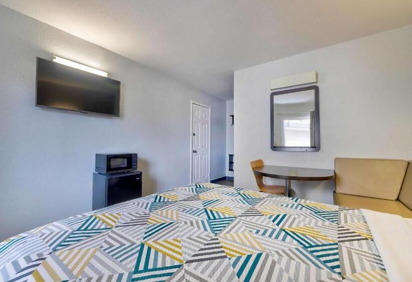 适合残疾人使用的标准间, Motel 6 Oshkosh, Wi